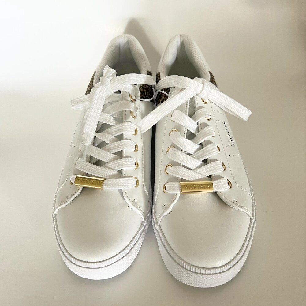 TOMMY HILFIGER Women's TOMMY Signature TWLORIO-R WHITE Sneakers Size  7M